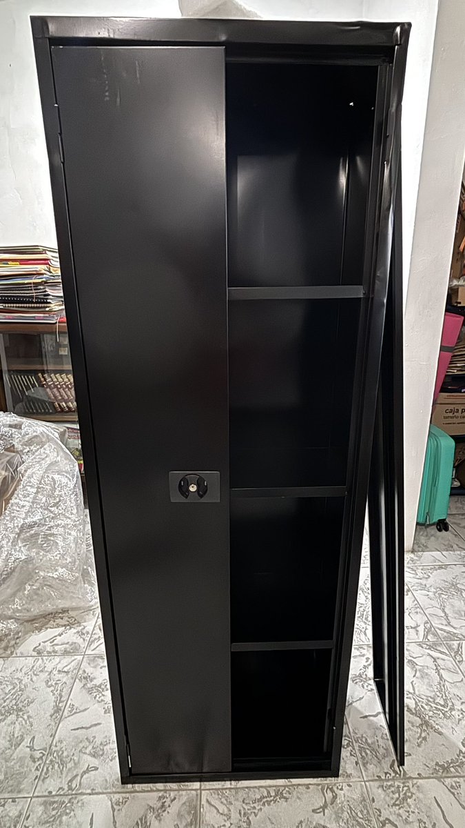 _Floydiana's tweet photo. NO COMPREN EN @OfficeDepotMex te llegan dañados y en mal estado sus artículos estoy que me lleva la CHINITA por que me costó 4,000 pesos este mueble para que llegara así!! Golpeado, sin llaves, y todavía las puertas se caen por que los tornillos o como se llamen no emboban🤬🤬🤬 https://t.co/egcLH24m2L