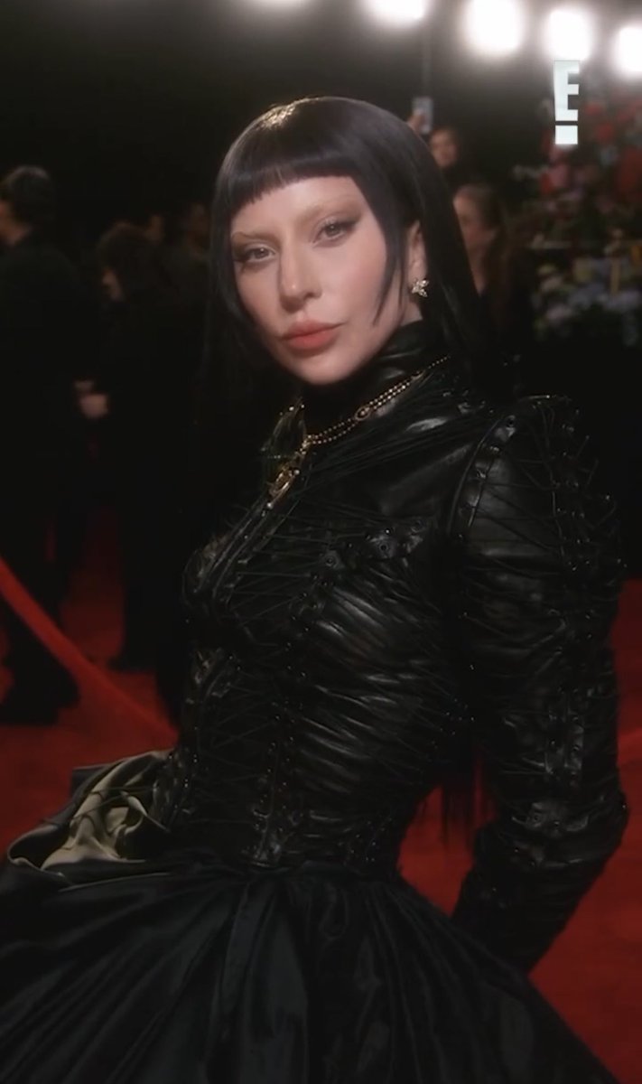 gagasourcelgs's tweet photo. Lady Gaga 🖤🔥 #GRAMMYs https://t.co/WG2FOcNGbP