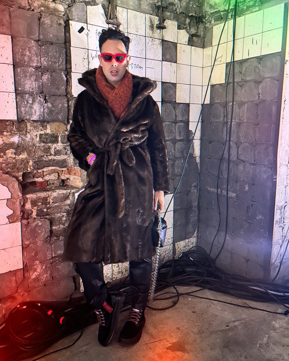 danilocleao's tweet photo. @sf1og @berlinfashionwe @berghain_panoramabar ❤️‍🔥 #berlinfashion #berlinfashionweek #streetwear #techwear #avantgardefashion #darkfashion #undergroundstyle #fashioneditorial #fashionphotography #modeberlin #berlincity #berlinstyle #berlinunderground #berlintechno #bfw https://t.co/c02qEOJSwX
