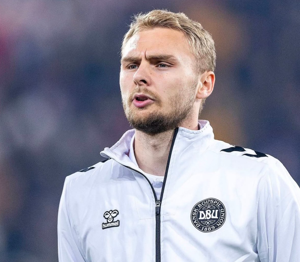 FabrizioRomano's tweet photo. 🚨🟡🔴 AS Roma are in advanced talks to sign Victor Nelsson from Galatasaray with official bid submitted.

Loan + option proposal sent after Saba Goglichidze deal collapsed with Empoli. https://t.co/SM3WsOQ76q