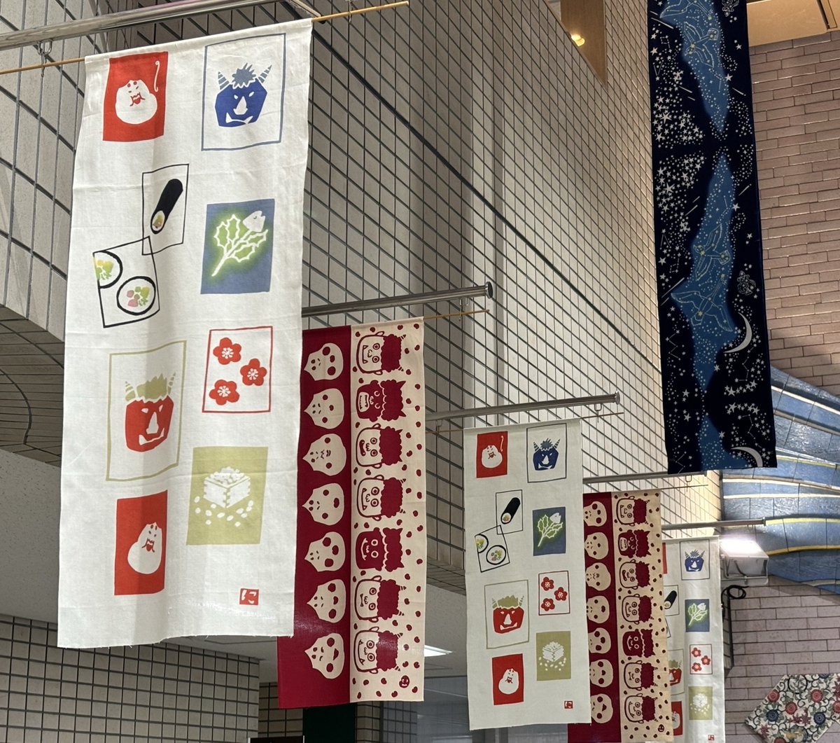 nakakucho_sakai's tweet image. ＼2月の注染「節分」👹／
今月は節分をテーマに2種類の注染を選びました。
赤地の注染に描かれている鬼とお多福の表情が少しずつ異なりますので、ご来庁の際はぜひごゆっくりご覧ください。
過去の展示↓
city.sakai.lg.jp/naka/torikumi/…

#注染　#中区魅力