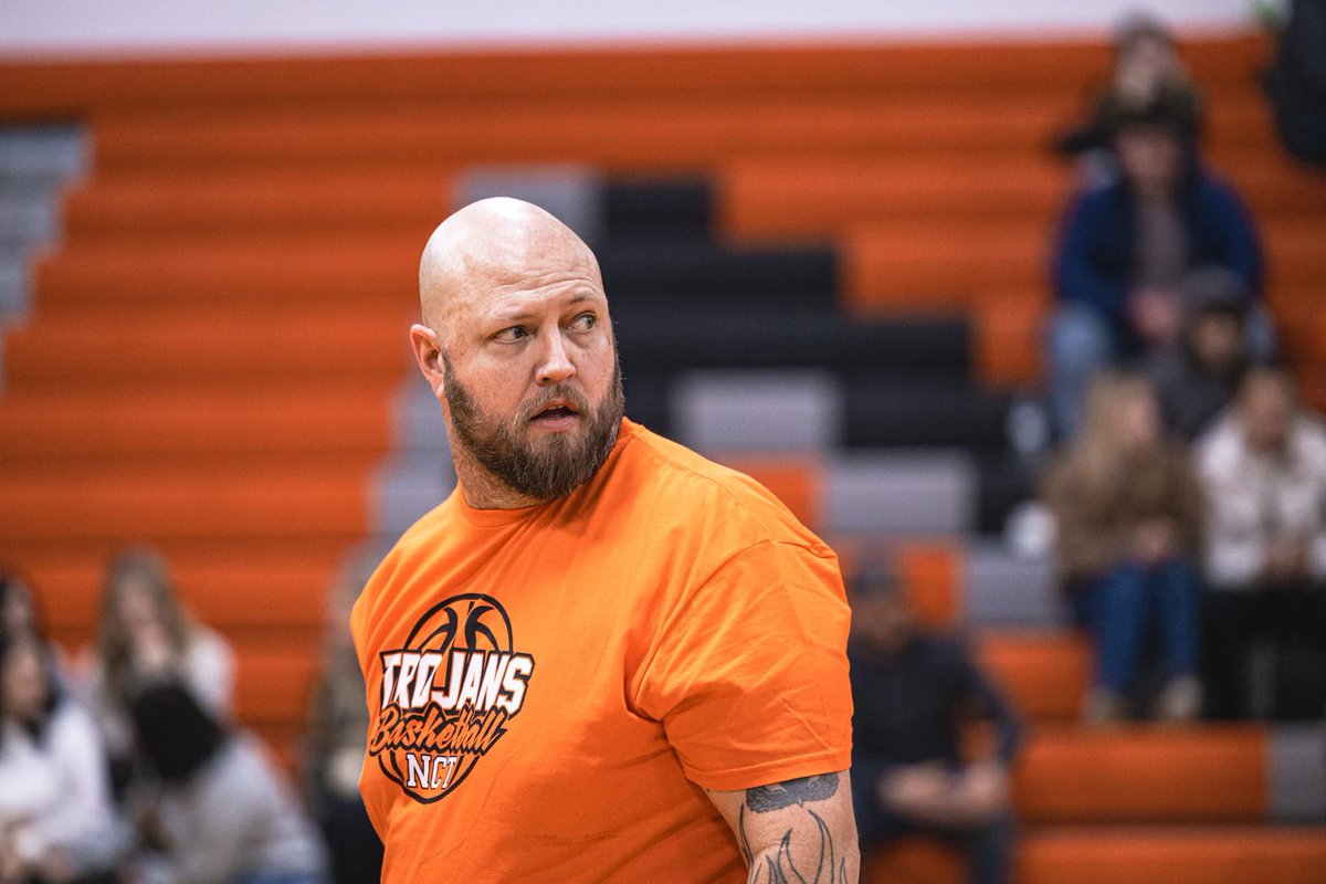 Some more pictures from our alumni game last night 🟠⚫️🏀