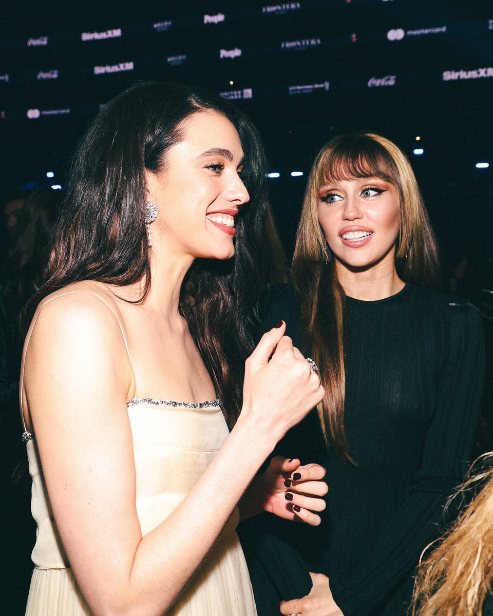 archivemileyc's tweet photo. Miley Cyrus &amp; Margaret Qualley. https://t.co/qXfwdKrFPg