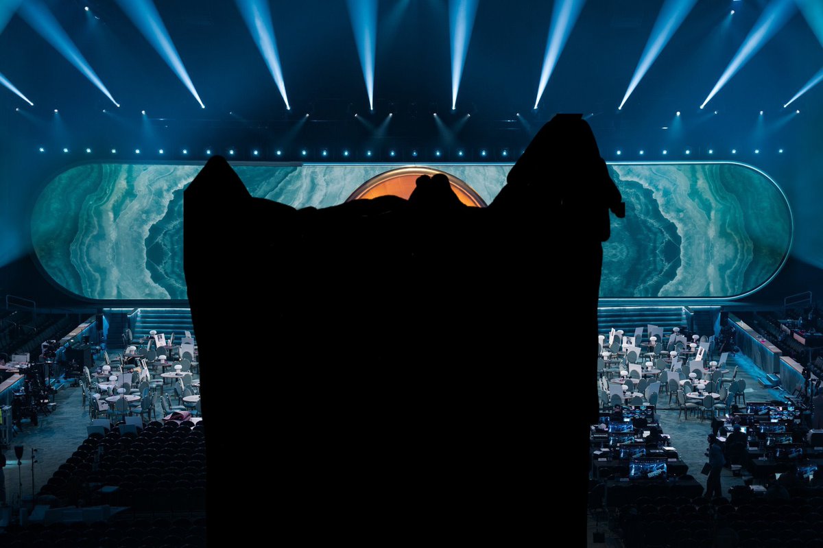 VegasRebs's tweet photo. POV: You're sitting behind Jaden Smith https://t.co/mMNUJm6Q2U