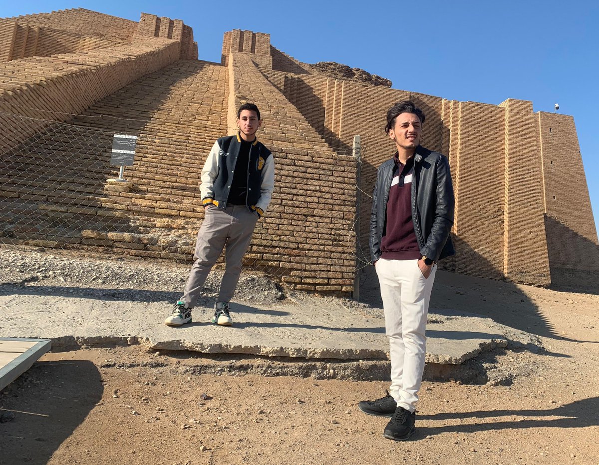 t8a1__'s tweet photo. يوم حلو ومميز 🎓🤍 
بمدينه اور الأثرية ومسرح السومري✨
#iraqi #تخرج
#طب_اسنان 
#ذي_قار https://t.co/oFpJSXHT0j
