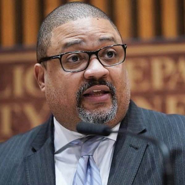 RightScopee's tweet photo. 🚨 DEVELOPING: 

Do you support Daniel Penny suing Manhattan DA Alvin Bragg for malicious prosecution?

YES or NO? https://t.co/aHIMlgaJsJ