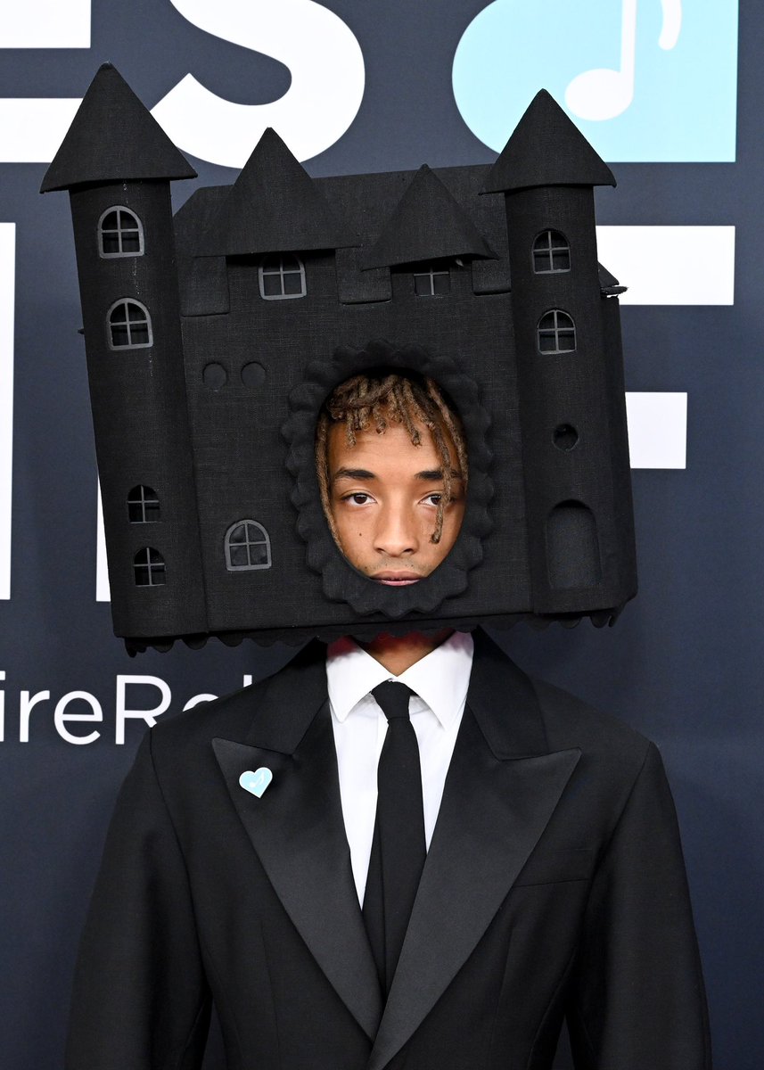 Things you don’t expect your wife to yell while she’s watching the Grammys: 

“Why is that person wearing a building on his face?!”