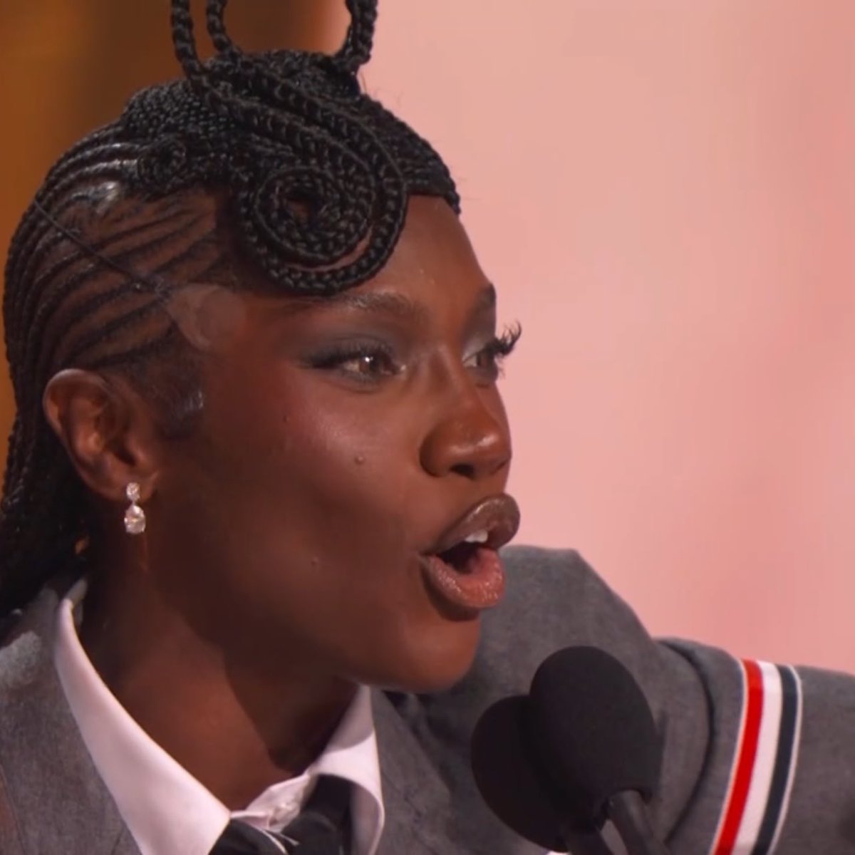 PopBase's tweet image. Doechii&apos;s acceptance speech for Best Rap Album at the #GRAMMYs:

“I know that there is some black girl out there, so many black women out there that are watching me right now and I wanna tell you, you can do it. Anything is possible. Don&apos;t allow anybody to project any stereotypes…