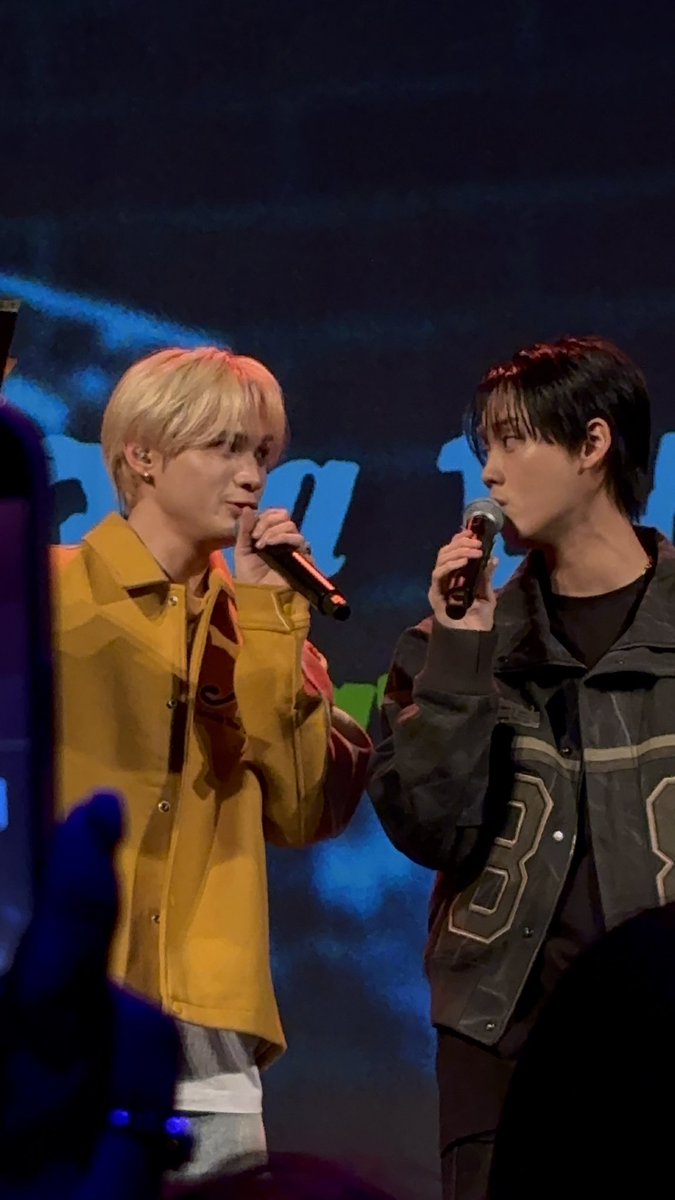 seongminsignal's tweet photo. HE LITERALLY LOVES TAG SO MUCH OH MY GOD https://t.co/eWneUta23y