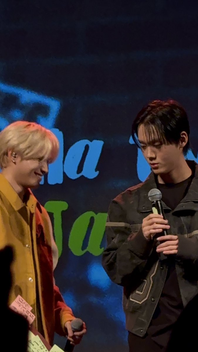 seongminsignal's tweet photo. HE LITERALLY LOVES TAG SO MUCH OH MY GOD https://t.co/eWneUta23y