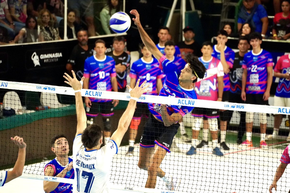 VoleyACLAV's tweet photo. La Casa se llevó el último del tour 🔥🔥

Waiwen Vóley Club le ganó a Vélez en el último partido del #tour5 con un sólido 3️⃣-0️⃣⚡️ https://t.co/a86XPBT803
