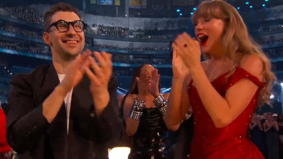 shawnxniallx's tweet photo. las girls merecemos una amiga como Taylor Swift que se emocione por nuestros logros https://t.co/qiObsGRIdH