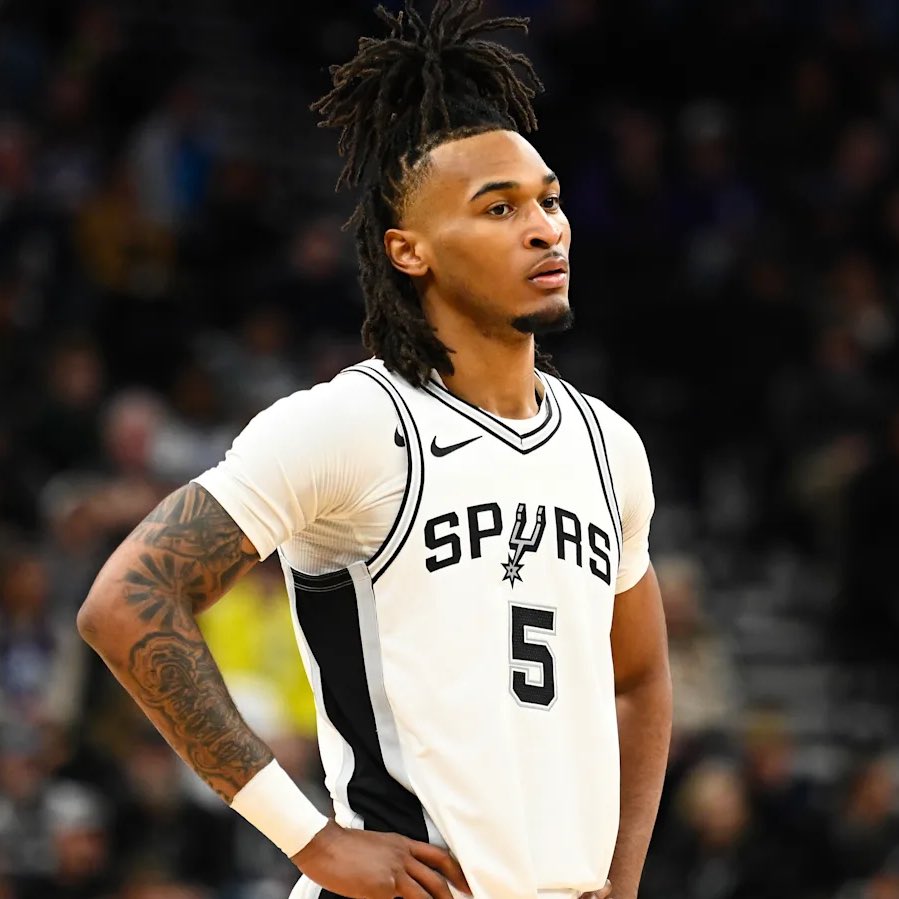 LegionHoops's tweet photo. The Spurs really did it, they landed De’Aaron Fox WITHOUT having to give up Stephon Castle.

Scary hours in San Antonio. 👀 https://t.co/RrBCee5Z7p