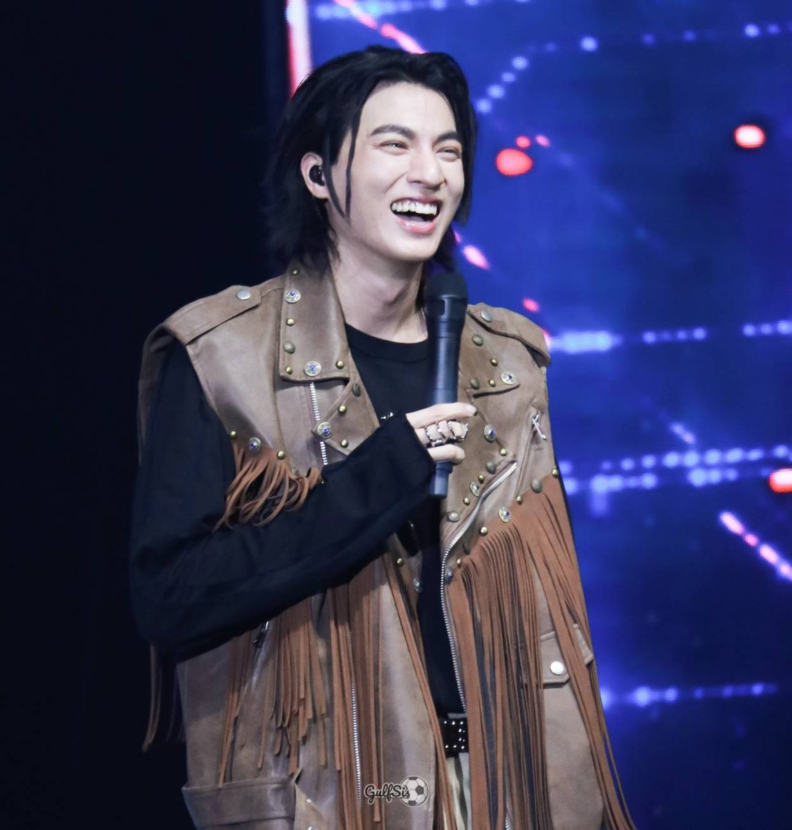 GulfAndSiS's tweet photo. ปีแรกเป็นยังไง ปีที่ 6 ก็เป็นแบบนั้น กลัฟทำให้รู้จักกับคำว่าเสมอต้นเสมอปลายเป็นยังไง แสนดีมากๆเลยนะเจ้าเด็ก ขอให้น่ารักแบบนี้ตลอดไป

ANV 6TH PHIBALLS 
#PhiBalls6thwithGULF https://t.co/O4a1RJ2Evl