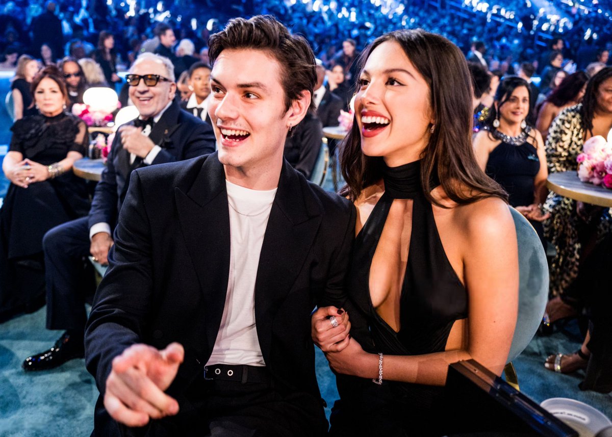 DailyRodrigo's tweet photo. Olivia Rodrigo &amp; Louis Partridge at the 67th #GRAMMYs . https://t.co/1Zc1Nc567Y