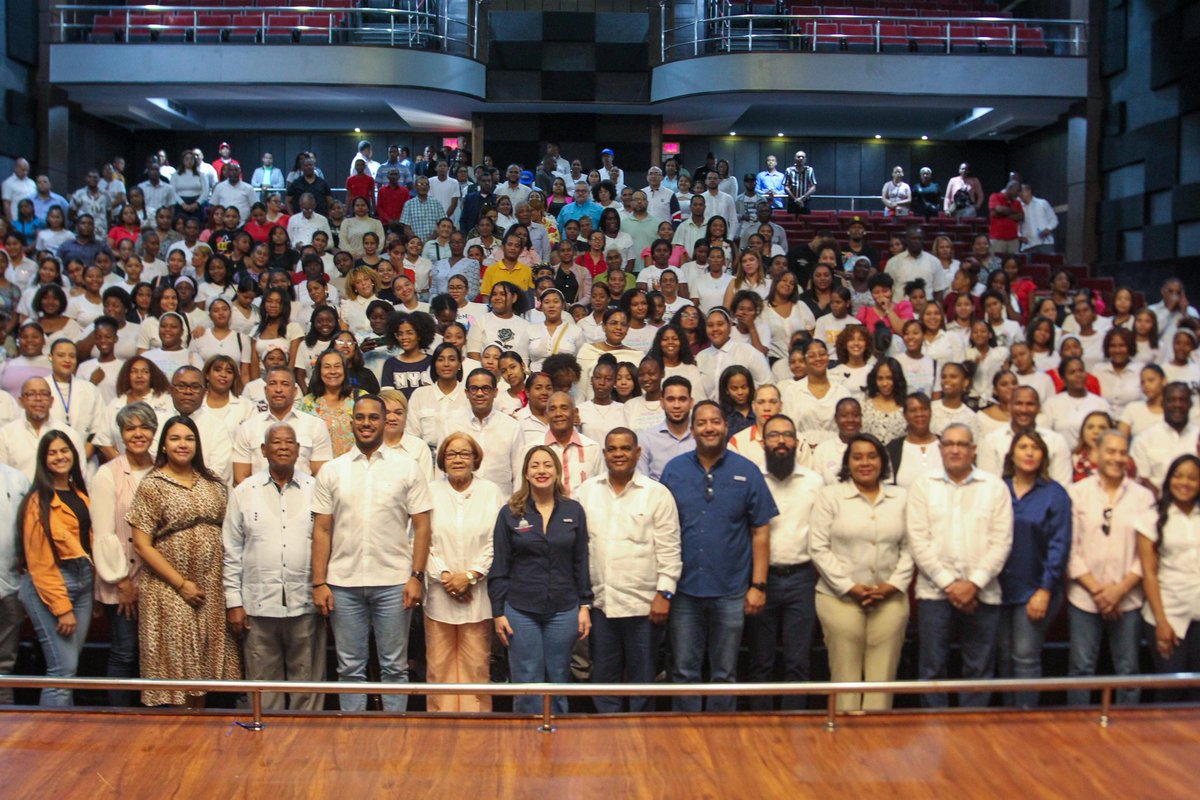 BennyMetz's tweet image. Conadis en Barahona

Con la buena amiga @GloriaReyesG directora de @SuperateRDO en foro explicando los servicios de esta institución con la que @ConadisRD desarrolla algunos de ellos.

#ConadisConTodos