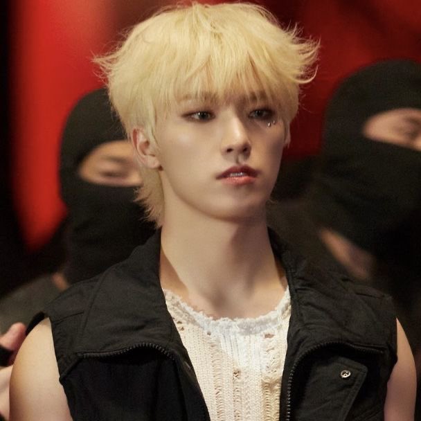 pocketnodi's tweet photo. let us all take a moment to remember super era dino with the fake piercing… #gonebutneverforgotten https://t.co/Y2uSgKxHRl