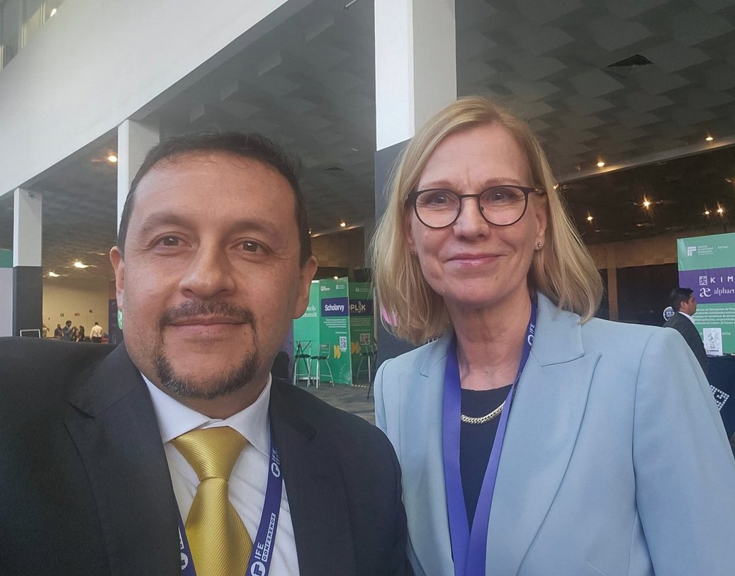 Happy to meet one of the most important researchers in Self-regulated learning, Prof. Sanna Javerla, IFE Conference 2025 - Monterrey