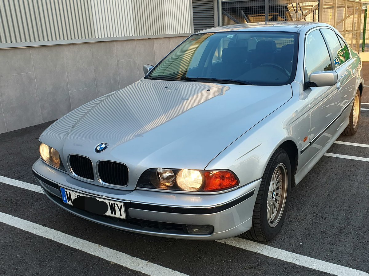 claarisoon's tweet photo. Vendo BMW 528i del año 99 con 160.000km com CarPlay y cámara trasera. https://t.co/z4X76Pj014