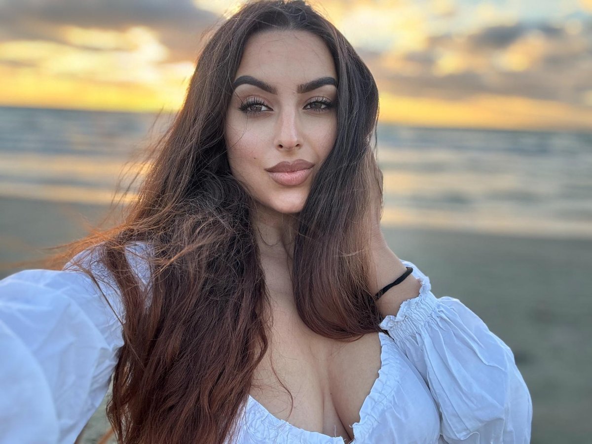 VallerieJonnes's tweet photo. I really want to win #Top100 and become #ModelOfTheWeek on #BongaCams! Come to my chat room and support me! https://t.co/vM7vtnDn58 https://t.co/jHnhGS16ip