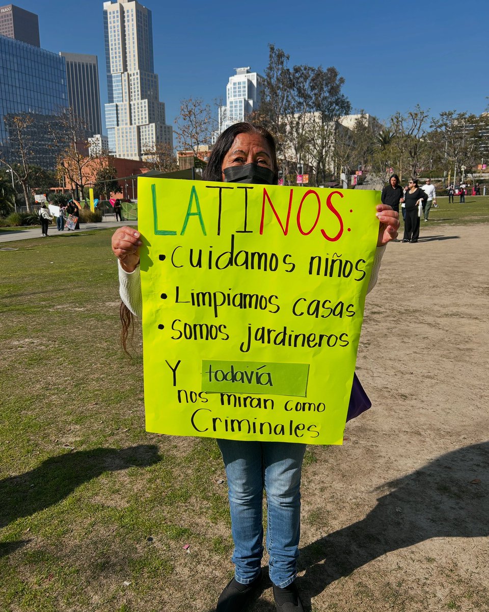Papa_Pamp's tweet photo. We are valuable. We are worthy. We are human. #dumptrump #dumpmaga #Immigration https://t.co/finKMb9D8T