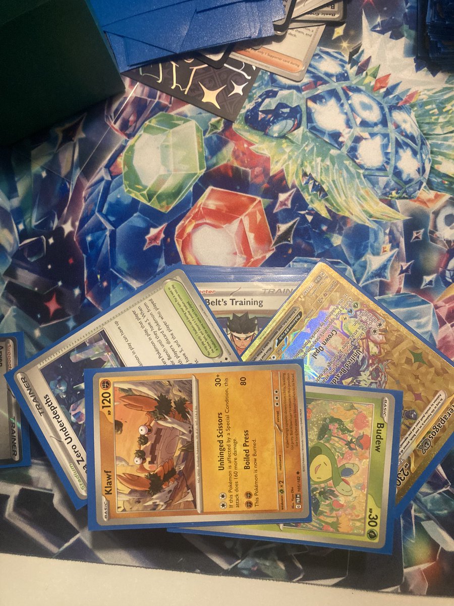 Got top 4 at today’s cup with budew.turtle.oneoffs with my only match loss being <a href="/EnoriHS/">Rone Nielsen</a> in top 4. The deck feels crazy. With the amount of talent in a danish cup, it feels a a lot harder then day one at a regional. Thanks to <a href="/StecherCro/">Oscar Madsen 🇩🇰</a>   For the lucky Oranguru ability marker.