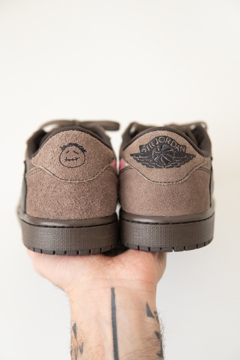 Bleached Velvet Travis Lows ✨ more pics on my ig: stepkicks510 <a href="/SneakerNews/">Sneaker News</a> <a href="/ComplexSneakers/">Complex Sneakers</a> <a href="/nicekicks/">Nice Kicks</a> <a href="/kickslounge/">Kicks Lounge</a> <a href="/snkrfrkrmag/">Sneaker Freaker</a>