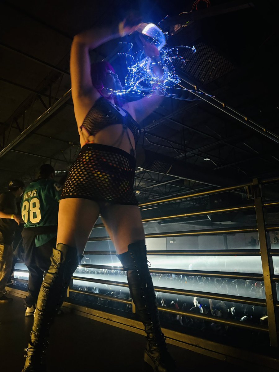 _blazinqueen5's tweet image. Leaving The World Behind✌🏼🛸✨ 

#atliens #leavingtheworldbehind #ravebabe #edmlifestyle