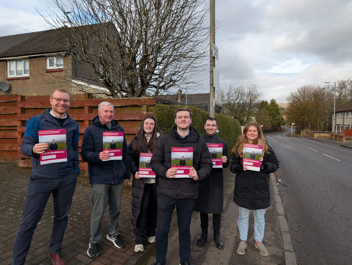 LabourAidan's tweet image. We have spoken to hundreds of people this weekend and it’s clear our community feels let down by the SNP. Only @ScottishLabour is committed to properly funding our public services and rebuilding our communities. 

Great to have @mgshanks and @PaulJSweeney join us!