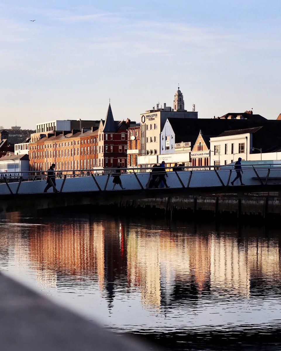 SineadBarry77's tweet photo. Mary Elmes Bridge #today #february #spring #sunday #stroll #sunshine #bluesky #bridge #maryelmesbridge #river #riverlee #victorianquarter #merchantsquay #corkcity #cork #ireland #canon @The_VQ_Cork @corkbeo @yaycork @pure_cork @CravingCork @CorkDaily @LovingCork https://t.co/Quh4XZQbCc