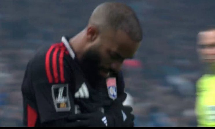 Footballogue's tweet photo. Le foot va vite… 🥶 

(🎥 @DAZN_FR) https://t.co/18jFbuTNZc