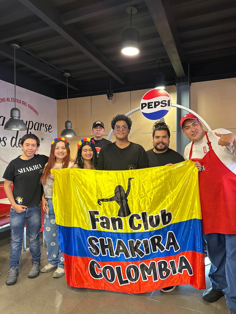 Aquí disfrutando del cumpleaños de <a href="/shakira/">Shakira</a>  y el club <a href="/FCShakiColombia/">Shakira Colombia Oficial</a> y las boletas que me haberes gracias a <a href="/pepsi/">Pepsi</a> y a <a href="/KFC_ES/">KFC</a> . GRACIAS