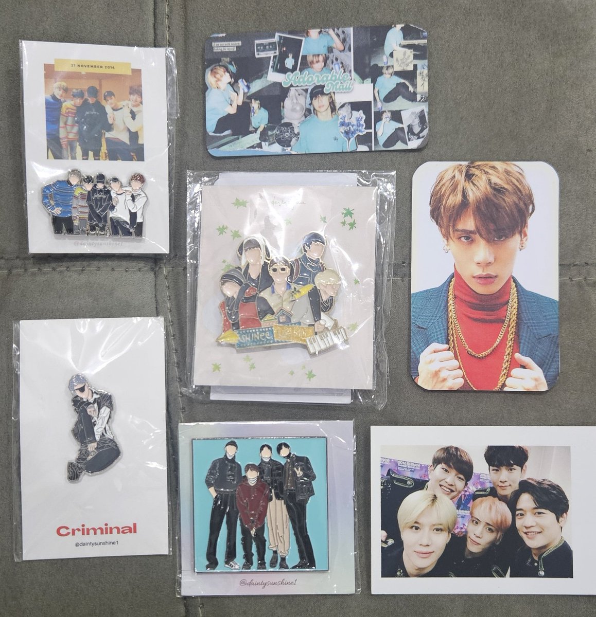 compreimaisum's tweet photo. Feedback super positivo para @glllllvs que me vendeu esses pins lindos! Ainda me entregou no show do Taemin!! Muito obrigada mais uma vez! https://t.co/dpGTF9DzWw