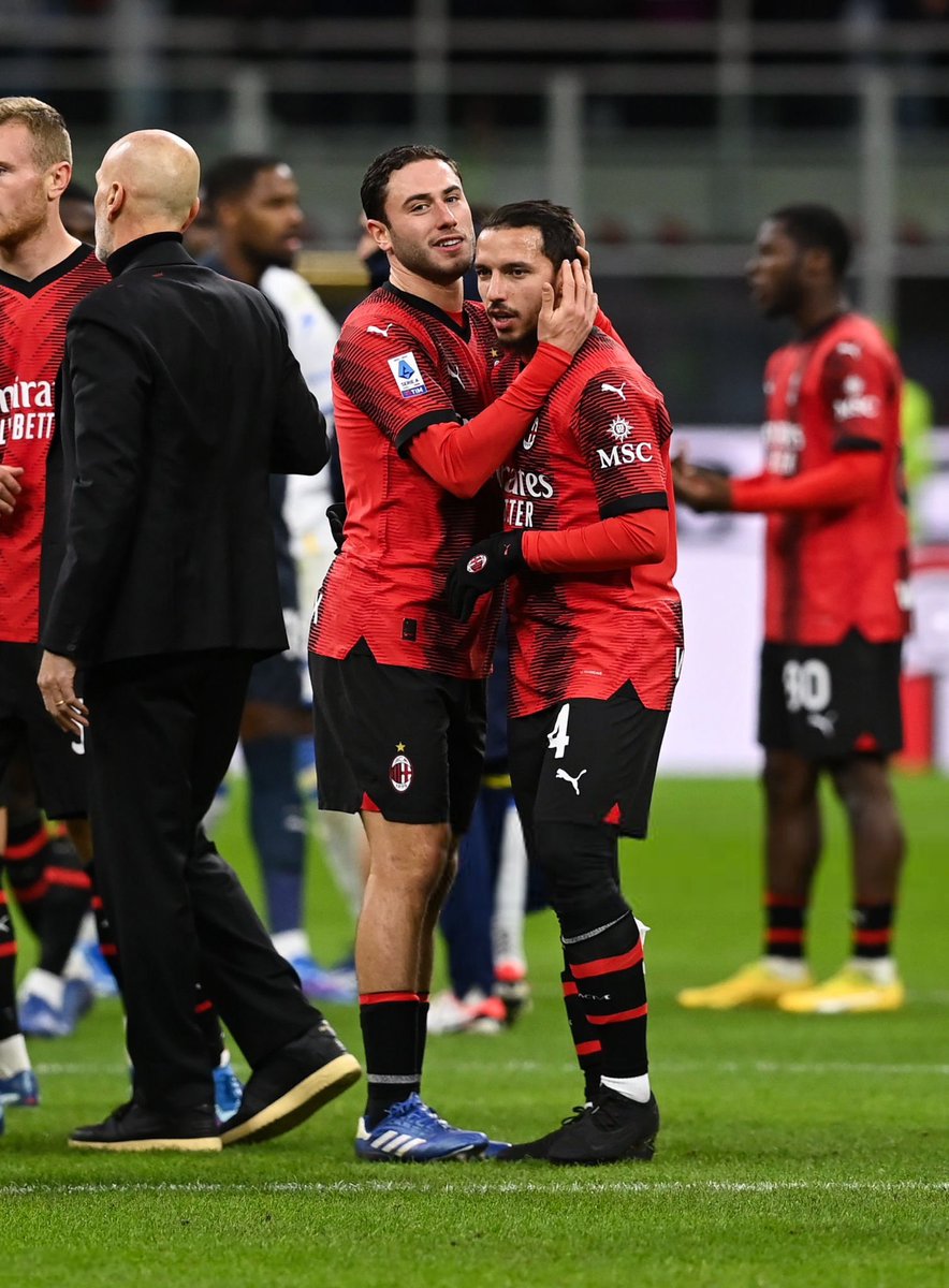 IsmaelBennacer's tweet image. Grazie di cuore, @davidecalabria2.

Hai saputo trasmettermi la passione per il Milan ogni giorno, con il tuo impegno e il tuo amore per questa maglia.

Ti auguro il meglio per il futuro, fratello! ❤️🖤