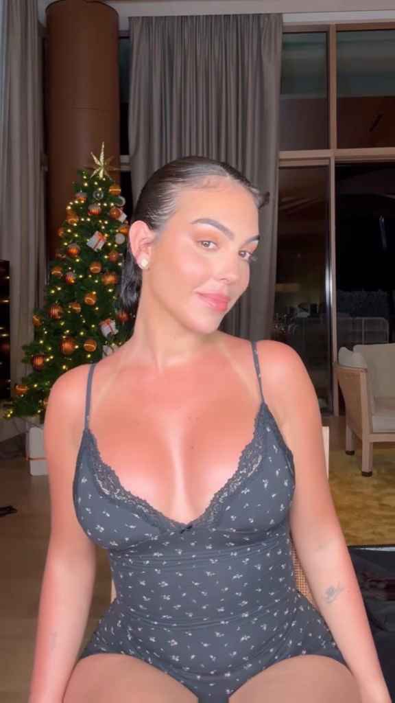 جمال صدر العظيمة جورجينا صدرها يخضع 💕✨