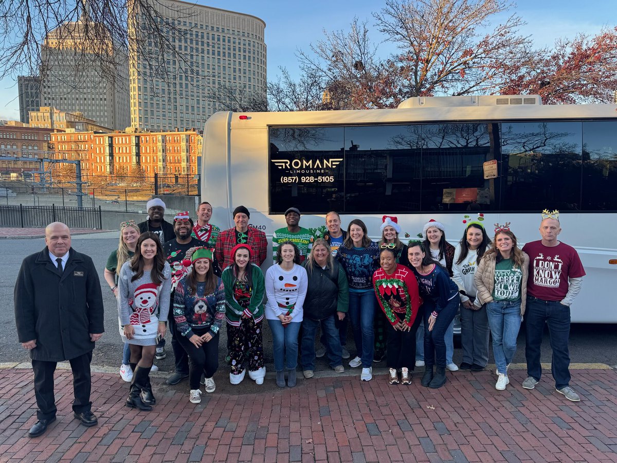 romanlimousine's tweet photo. Happy customers don't hide it when they have a good time and that is proof that we are doing something right. Our chauffers are taking pride in doing this job and everything is tailored to your needs. Elevate your experience and call today for an estimate. https://t.co/BXRltN9EEh