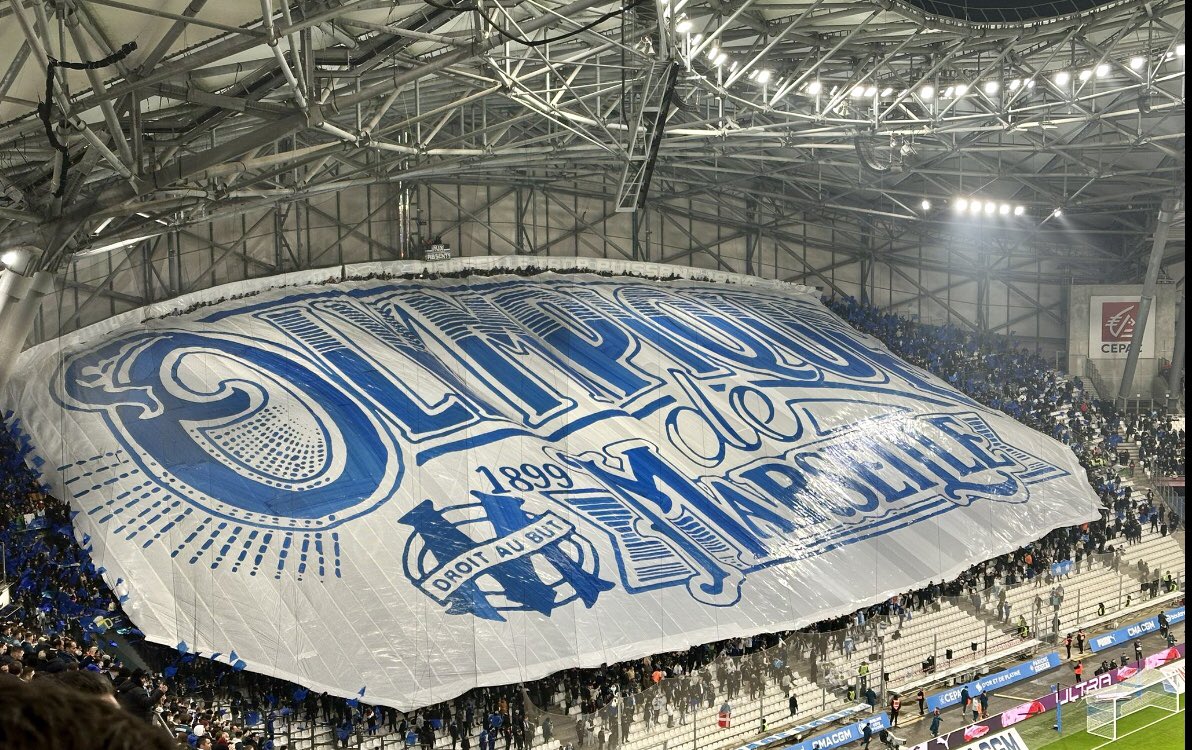 VGCU84's tweet photo. #OMOL La puissance du Vélodrome pour renverser et Lyon et pousser l’OM jusqu’à la victoire! #UnSeulOlympique #ForzaOM 🔵⚪️ 🇫🇮 🔥 https://t.co/juwe9RABt6