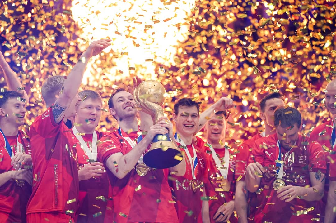 سطوة مرعبة للدنمارك على كرة اليد العالمية 🇩🇰🔥

منتخب الدنمارك يحافظ على لقبه بعد الفوز على كرواتيا بنتيجة 32-26، ليحقق بطولة العالم للمرة الرابعة على التوالي 🇩🇰🏆

#CRODENNOR2025