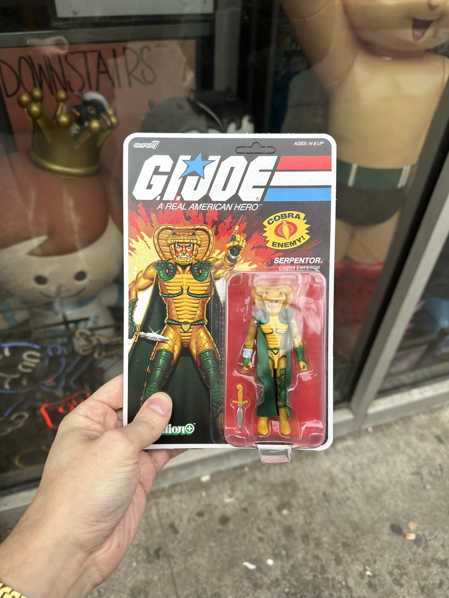 chuckpcomics's tweet image. Today I got to see one of my illustrations in the real world, feeling very grateful 🫶