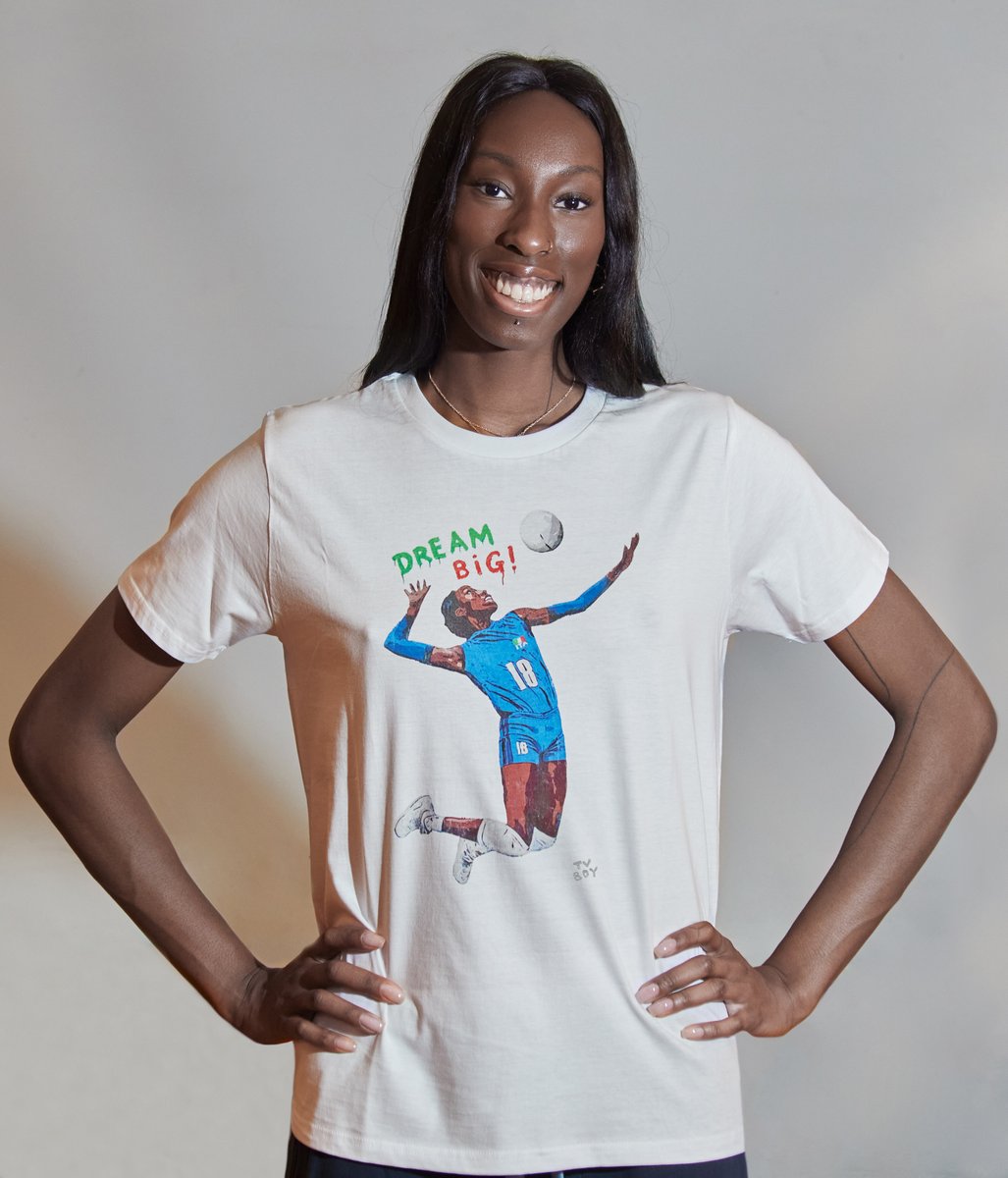 "Con <a href="/tvboy/">TVBOY</a> abbiamo realizzato in collaborazione questa tshirt 'Dream Big'. Tutto il ricavato dalle vendite andrà a <a href="/SaveChildrenIT/">Save the Children IT</a> per il progetto PUNTI LUCE, degli spazi che offrono l'opportunità di educare e studiare."

Paola Egonu a #CTCF