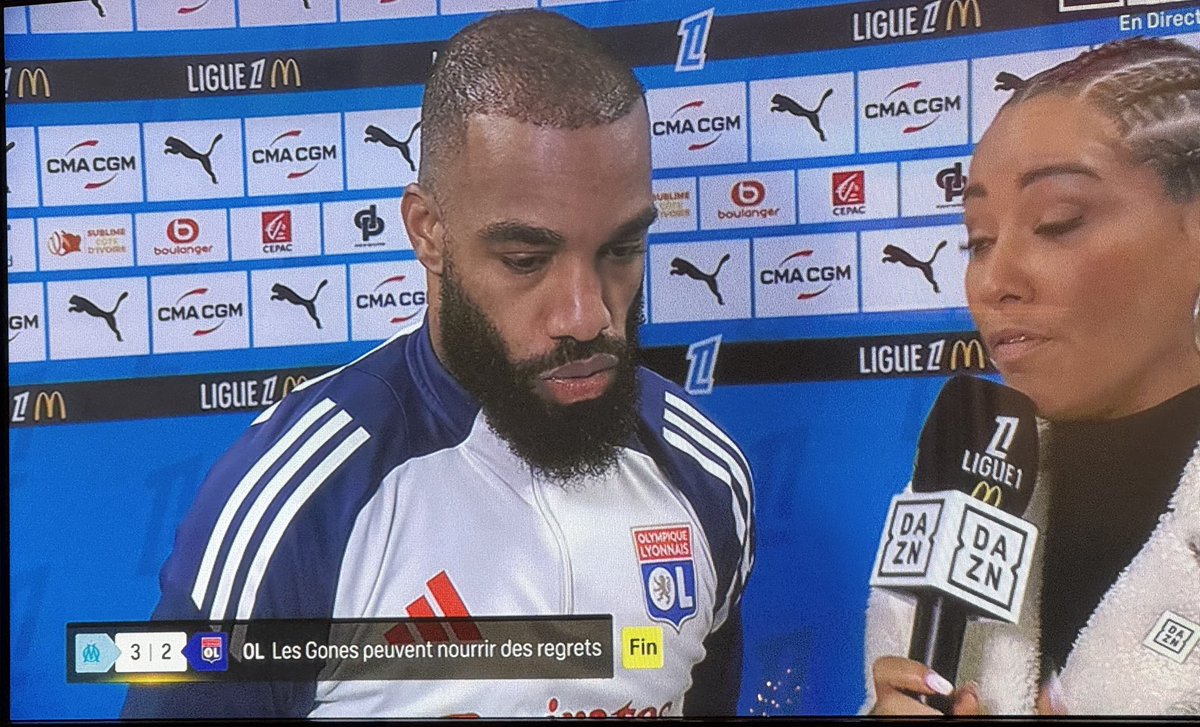 LeDecrassage_'s tweet photo. Vous avez des nouvelles de Lacagette ? 

Il avait l’air d’avoir froid après son penalty et là, je viens de le voir sortir en ayant mal au cul et en chialant au micro après avoir pris 3 buts dans son fondement.

Je m’inquiète, ça doit être la grippe 🤣🤣

#OMOL https://t.co/II6H77E8uj