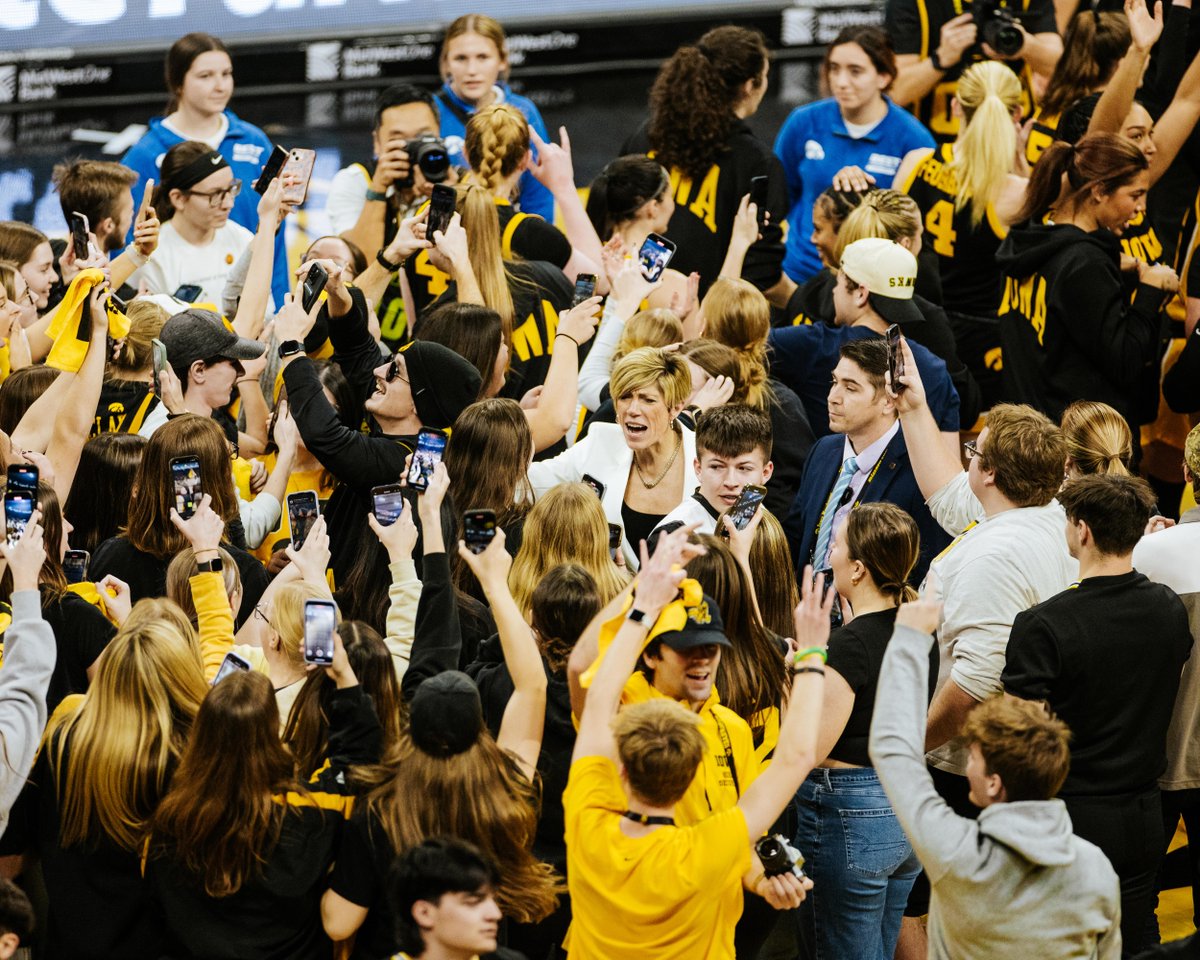 IowaWBB's tweet photo. Picture Perfect Day. 

#Hawkeyes https://t.co/U0ydJCR3wH