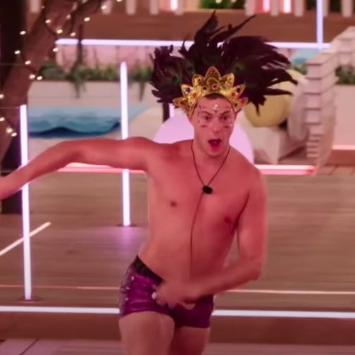 _fernfernfern's tweet photo. They had the chance to do the funniest thing and THEY DID HAHA #LoveIsland https://t.co/3Nau8RbW0y