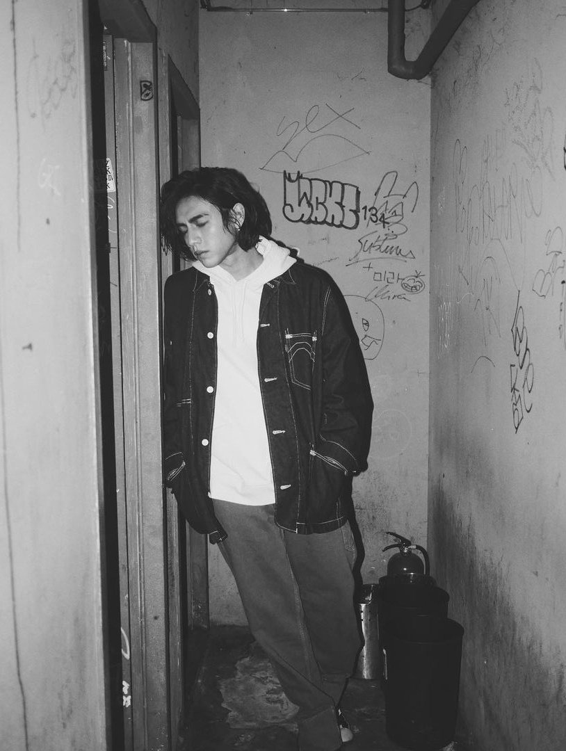IanHourlyConcrt's tweet photo. Levis behind the scenes taken by jawnsown https://t.co/YYKoEougCI