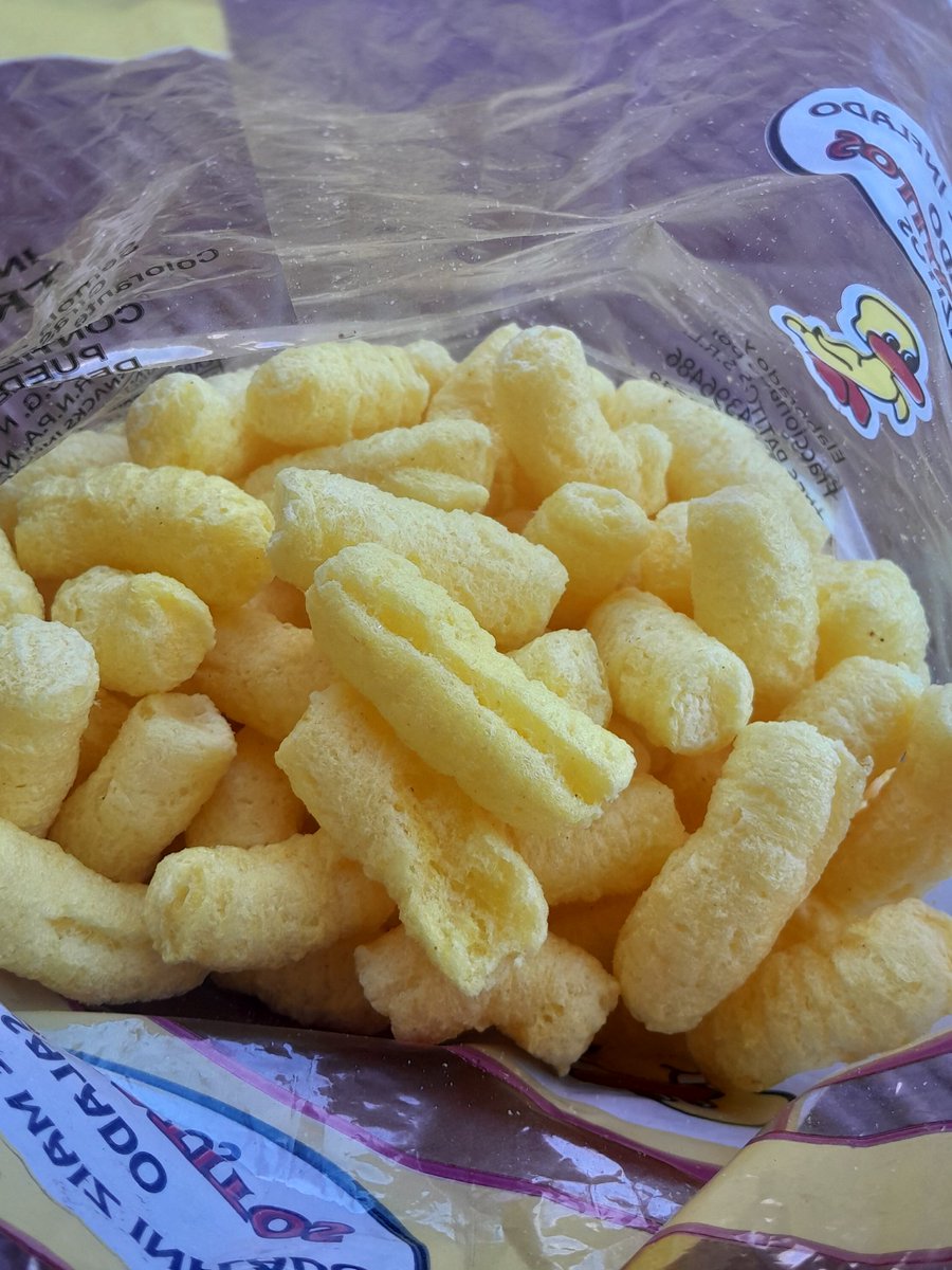 taetrolito's tweet photo. me encantan.los chisitos son la comida mas plastica y artificial ke existe https://t.co/KhAB1tjUGE