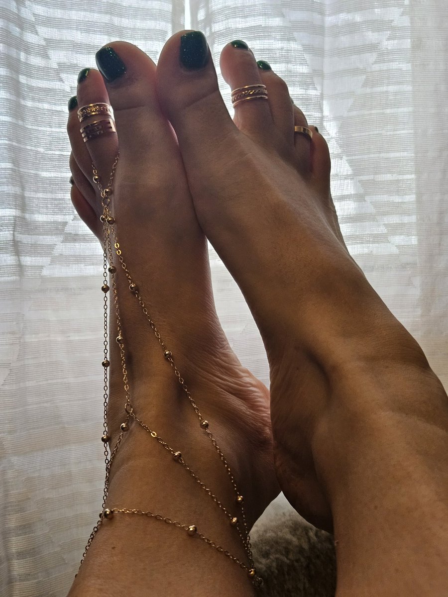 👣
#feet #feetpicsforsale #feetpics #footpic #footpic  #toes #paintedtoes #toesandsoles #touring #anklet