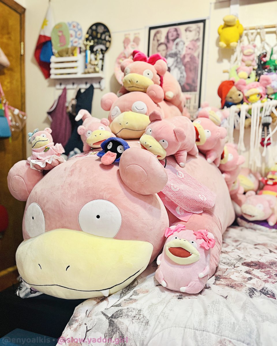 EnyoAlkis's tweet photo. I GOT THE LIFE-SIZED SLOWPOKE! 
MY LIFE IS COMPLETE 🩷✨ https://t.co/6PWwamjFFC