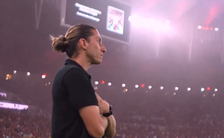 Filipe Luís como treinador da equipe principal do Flamengo, em 4 meses, tem mais títulos do que derrotas. 

18 jogos 
12 vitórias 
5 empates 
1 derrota

Títulos:

Campeão da Copa do Brasil 
Campeão da Supercopa 

📷: Divulgação