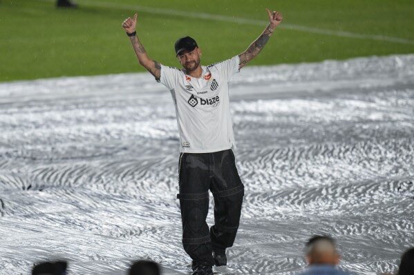 Welcome back home🚨 ! 
After injuries at Al Hilal, Neymar 🇧🇷 has officially returned to his old boyhood club, Santos FC. Will this fresh start, allow him to revive his legendary form? What do you think of this homecoming ⭐️ ?
<a href="/neymarjr/">Neymar Jr</a>