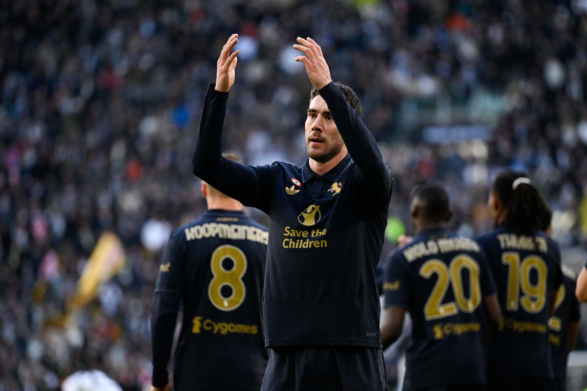 JuventusFC tweet media